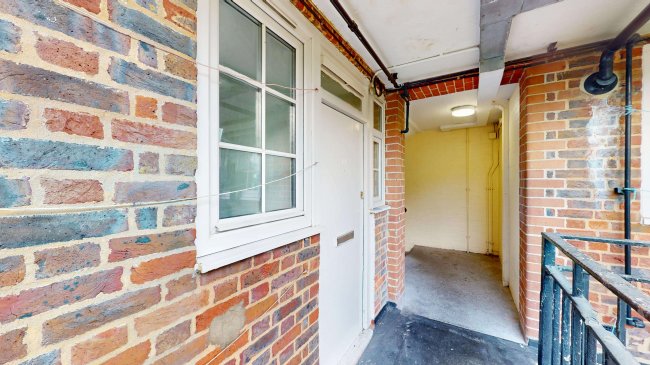 11 Baker House, Bromley High Street, London, E3 3BN 10