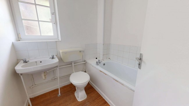 11 Baker House, Bromley High Street, London, E3 3BN 10