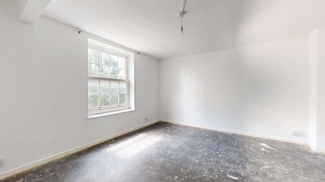 11 Baker House, Bromley High Street, London, E3 3BN 10