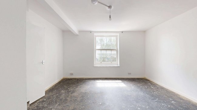 11 Baker House, Bromley High Street, London, E3 3BN 10