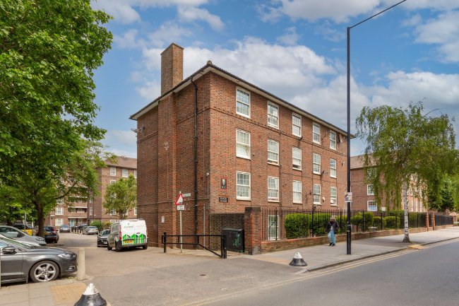 11 Baker House, Bromley High Street, London, E3 3BN 10
