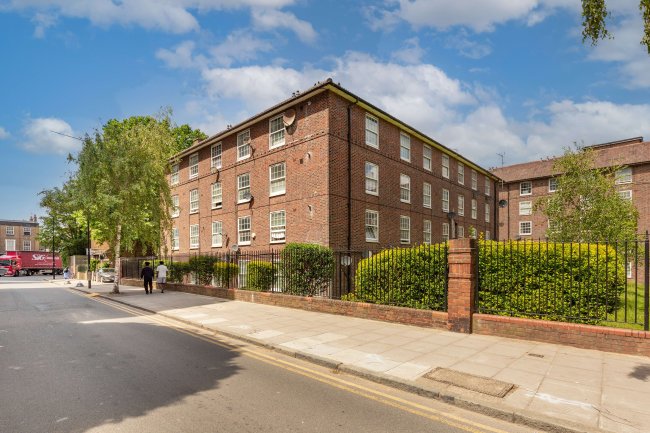 11 Baker House, Bromley High Street, London, E3 3BN 10
