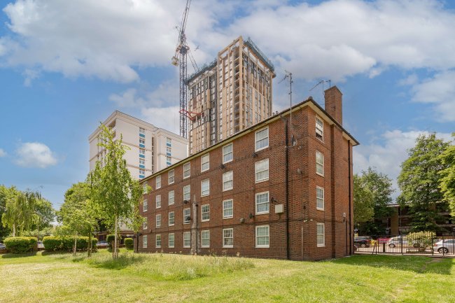 11 Baker House, Bromley High Street, London, E3 3BN 10