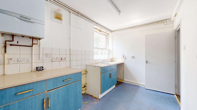 11 Baker House, Bromley High Street, London, E3 3BN 10