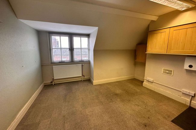 15 Cornhill, Dorchester, DT1 1BJ 2