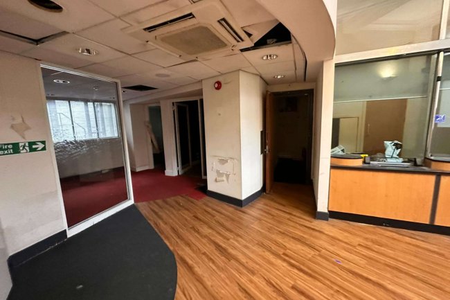 15 Cornhill, Dorchester, DT1 1BJ 2