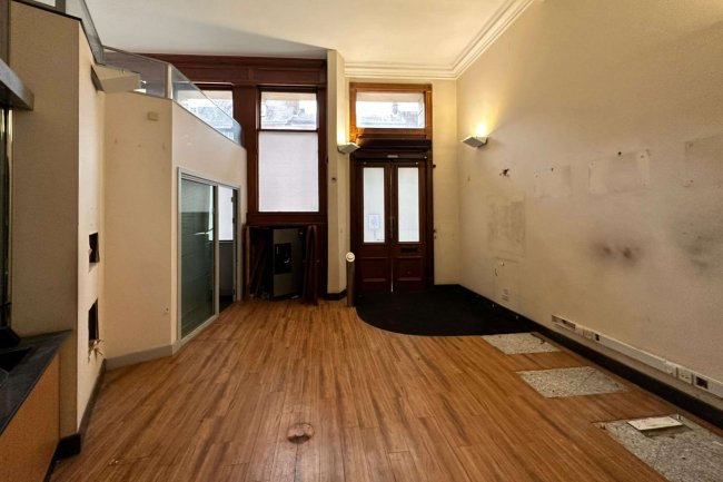 15 Cornhill, Dorchester, DT1 1BJ 2