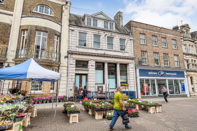 15 Cornhill, Dorchester, DT1 1BJ 2