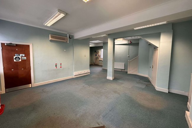 15 Cornhill, Dorchester, DT1 1BJ 2