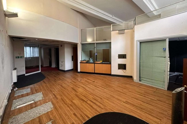 15 Cornhill, Dorchester, DT1 1BJ 2