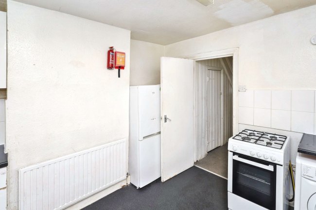 81 Sheringham Avenue, Manor Park, London  E12 5PF 10