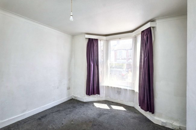 81 Sheringham Avenue, Manor Park, London  E12 5PF 10