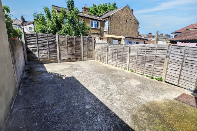 81 Sheringham Avenue, Manor Park, London  E12 5PF 10