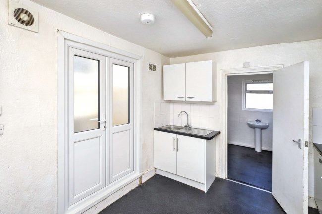 81 Sheringham Avenue, Manor Park, London  E12 5PF 10