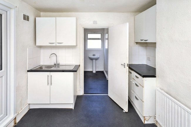 81 Sheringham Avenue, Manor Park, London  E12 5PF 10