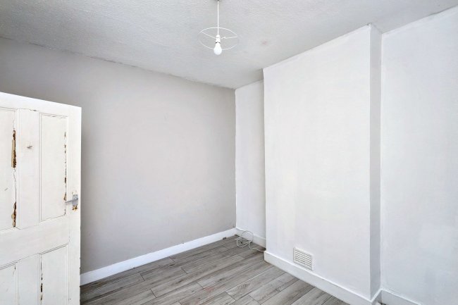 81 Sheringham Avenue, Manor Park, London  E12 5PF 10