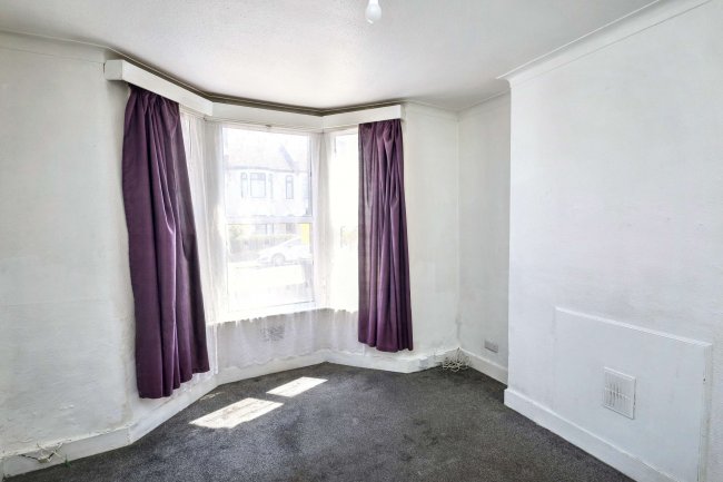 81 Sheringham Avenue, Manor Park, London  E12 5PF 10