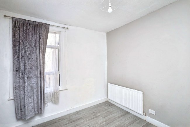 81 Sheringham Avenue, Manor Park, London  E12 5PF 10