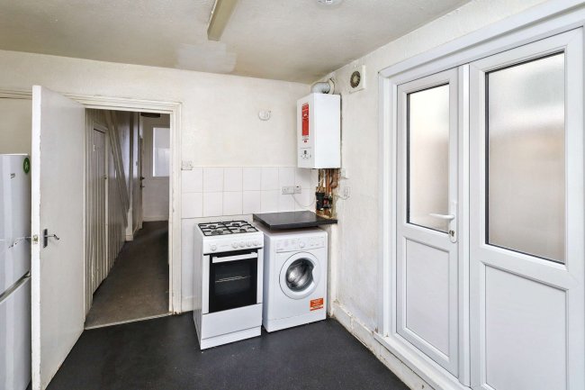 81 Sheringham Avenue, Manor Park, London  E12 5PF 10