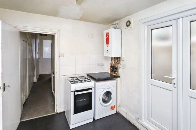 81 Sheringham Avenue, Manor Park, London  E12 5PF 10