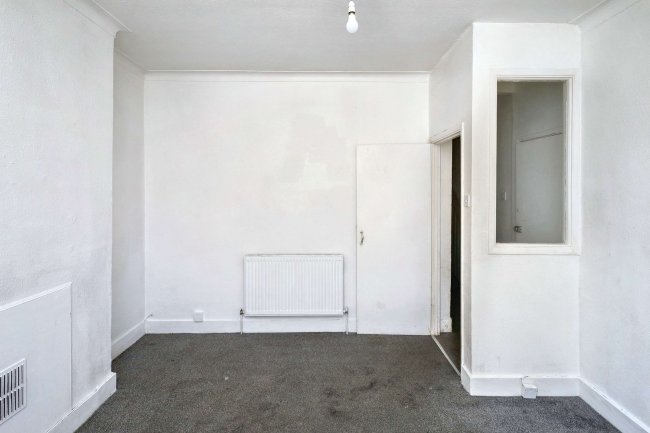 81 Sheringham Avenue, Manor Park, London  E12 5PF 10