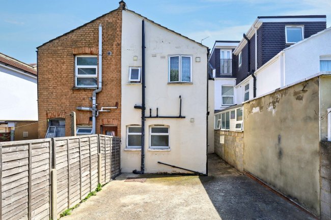 81 Sheringham Avenue, Manor Park, London  E12 5PF 10