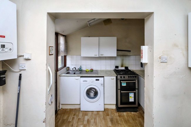 16A Green Street, Forest Gate, London E7 8BZ 6