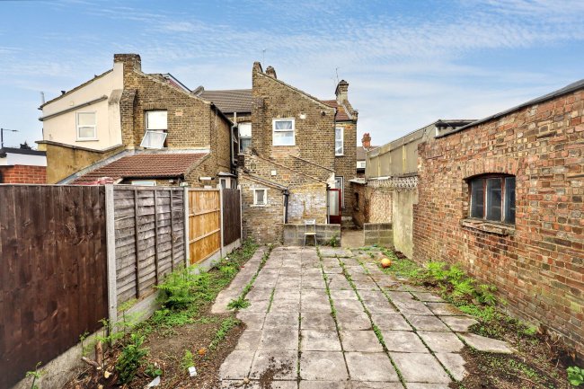 16A Green Street, Forest Gate, London E7 8BZ 6