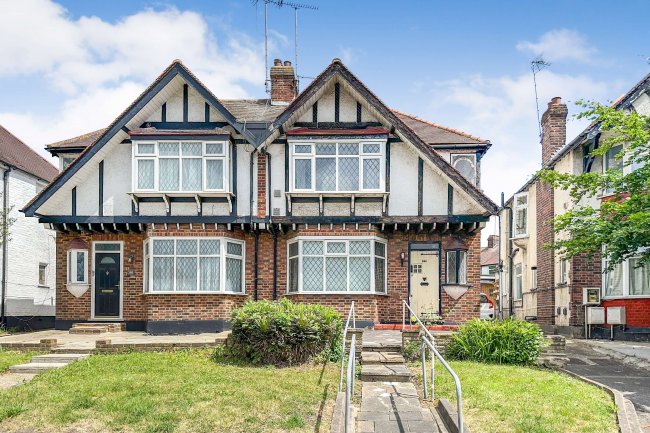 396 Watford Way, Hendon, London, NW4 4XE 6