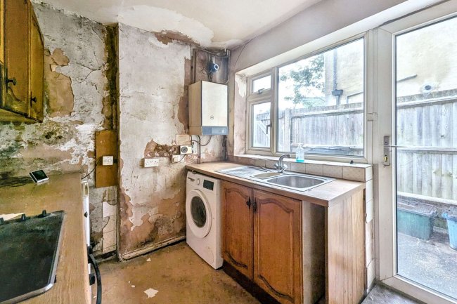 7 Frant Road, Thornton Heath, CR7 7JY 3