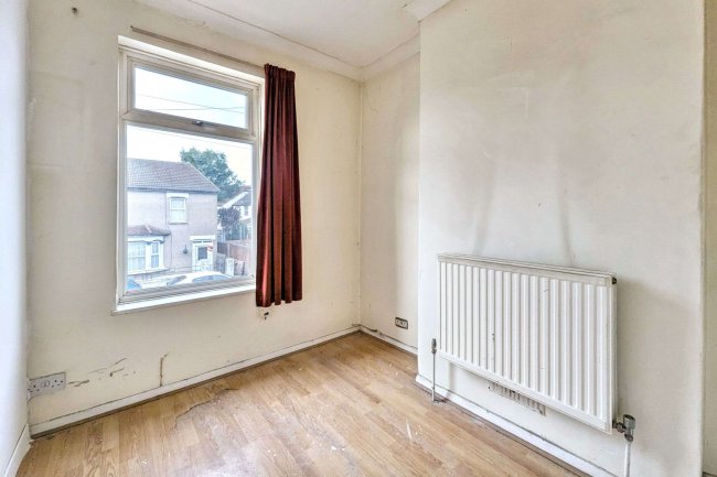 7 Frant Road, Thornton Heath, CR7 7JY 3