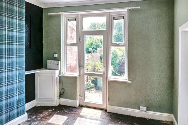 5 Blackpool Road, Ribbleton, Preston, Lancashire, PR2 6BS 8