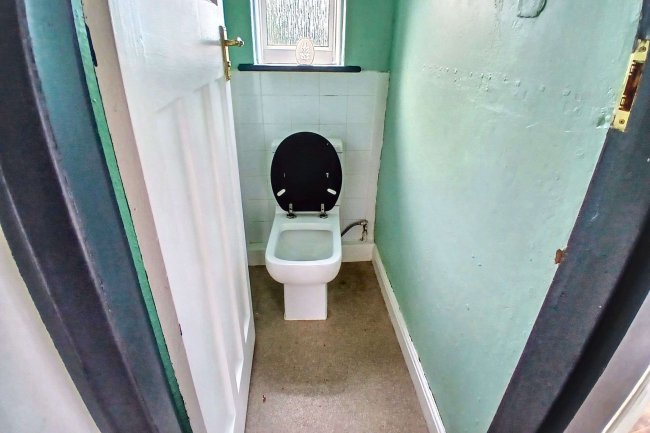 5 Blackpool Road, Ribbleton, Preston, Lancashire, PR2 6BS 8