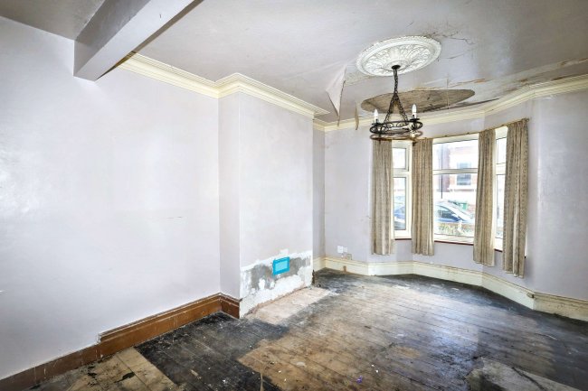 3 Ulverston Road, Walthamstow, London, E17 4BN 6