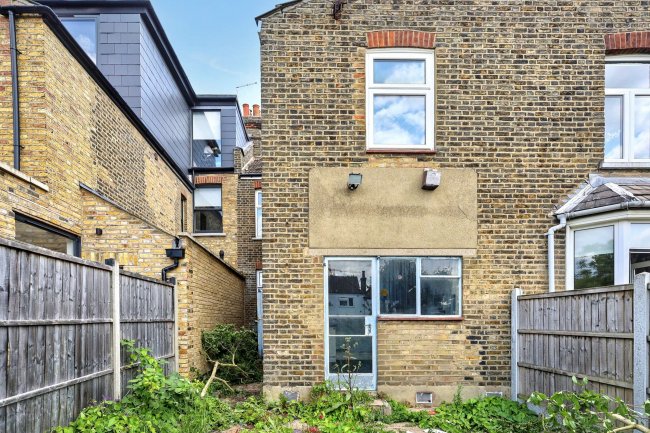 3 Ulverston Road, Walthamstow, London, E17 4BN 6