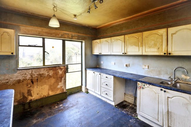 3 Ulverston Road, Walthamstow, London, E17 4BN 6