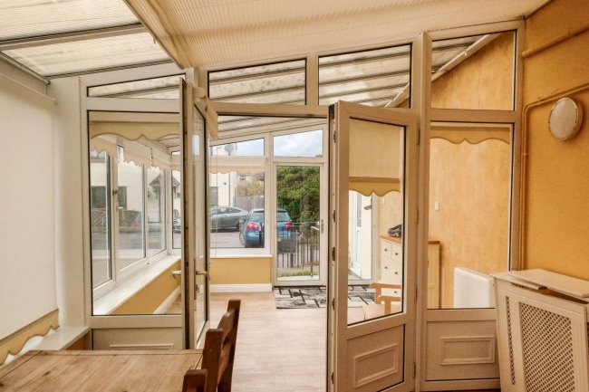 21 Elmbridge Road, Gloucester GL2 0NY 1