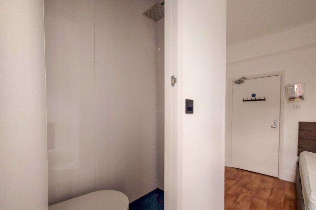 21 Elmbridge Road, Gloucester GL2 0NY 1