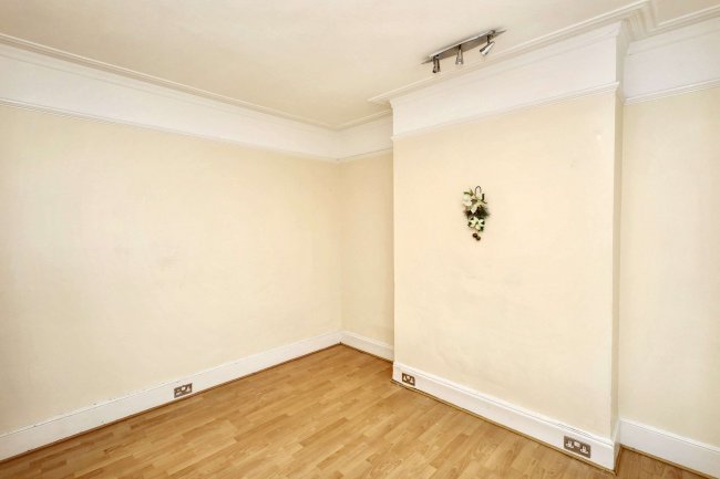 43 Hazelwood Lane, Palmers Green, London, N13 5EZ 1