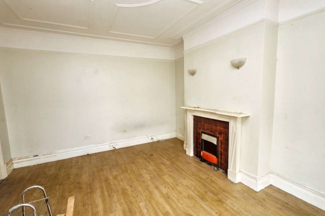 43 Hazelwood Lane, Palmers Green, London, N13 5EZ 1