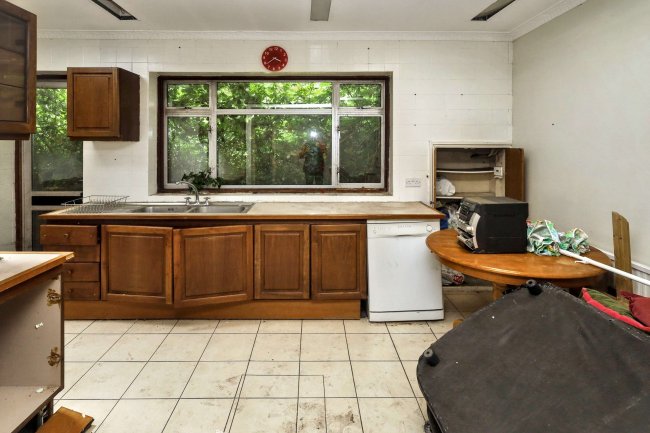 43 Hazelwood Lane, Palmers Green, London, N13 5EZ 1