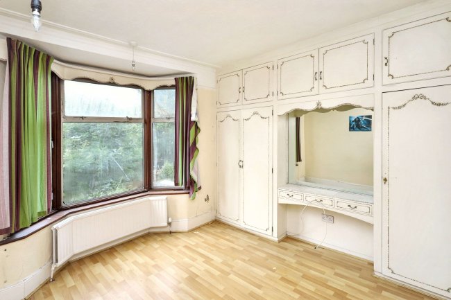 43 Hazelwood Lane, Palmers Green, London, N13 5EZ 1