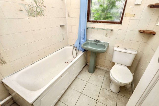 43 Hazelwood Lane, Palmers Green, London, N13 5EZ 1