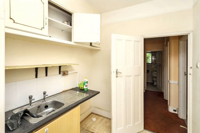 43 Hazelwood Lane, Palmers Green, London, N13 5EZ 1