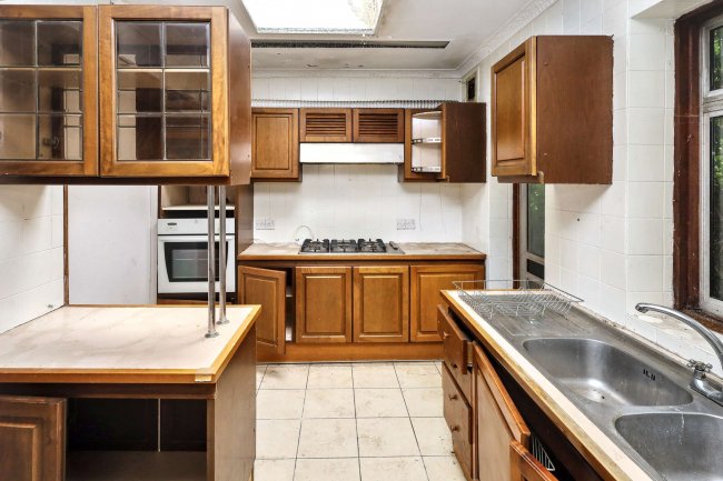 43 Hazelwood Lane, Palmers Green, London, N13 5EZ 1