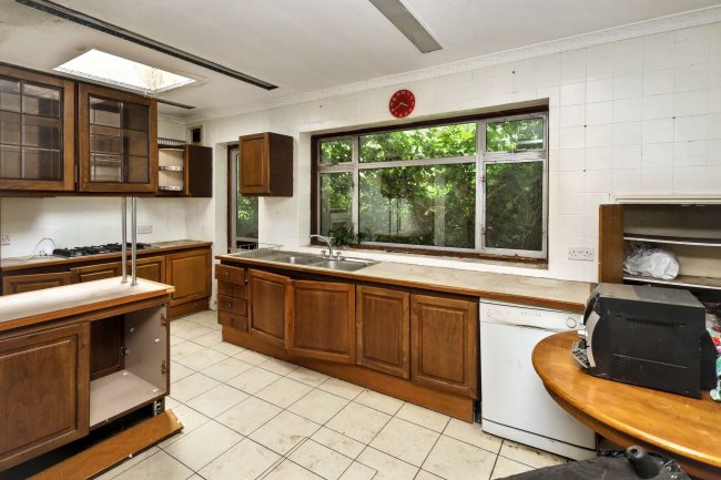 43 Hazelwood Lane, Palmers Green, London, N13 5EZ 1