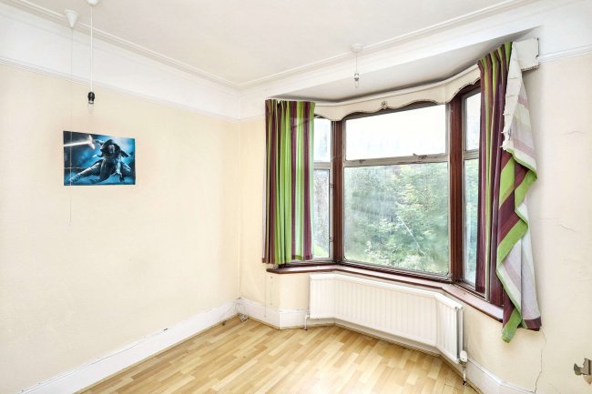 43 Hazelwood Lane, Palmers Green, London, N13 5EZ 1