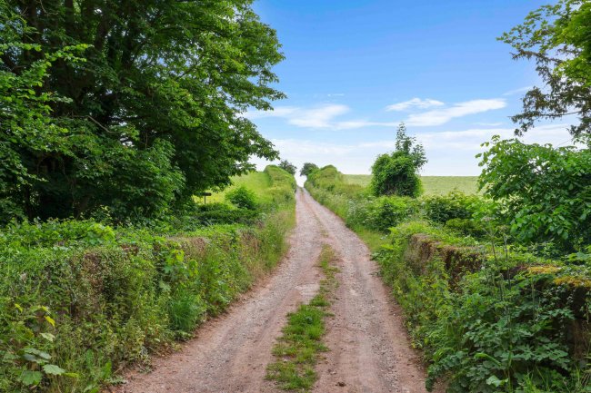 Boyce Court, Dymock, Nr Ledbury GL18 2BG 1