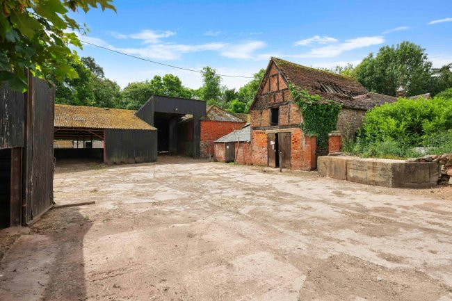 Boyce Court, Dymock, Nr Ledbury GL18 2BG 1