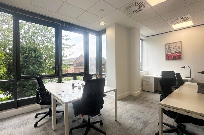 Rourke House, 3 Watermans Park, The Causeway, Staines Upon-Thames, TW18 3BA 25